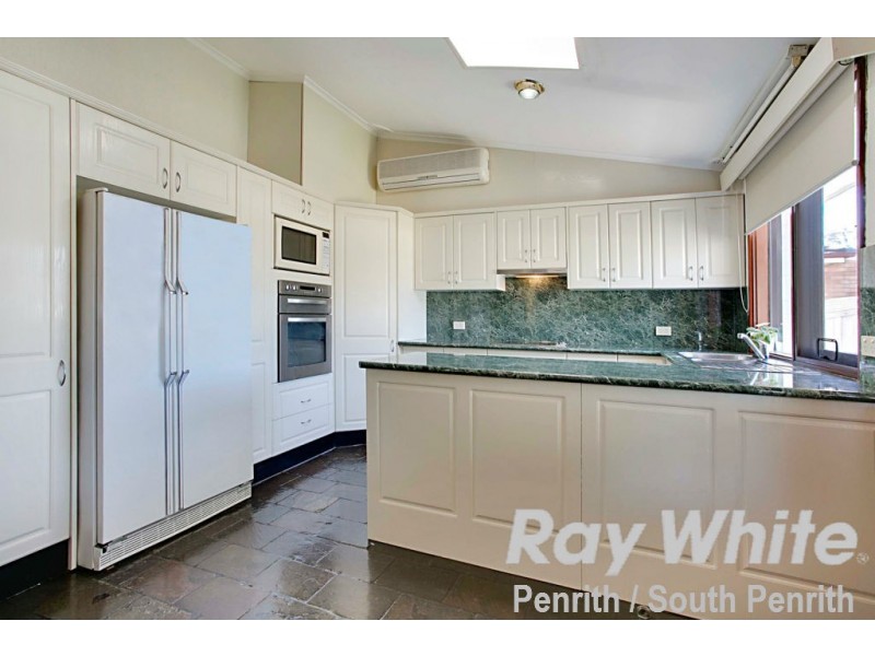 18 Loxwood Avenue, Cambridge Park NSW 2747