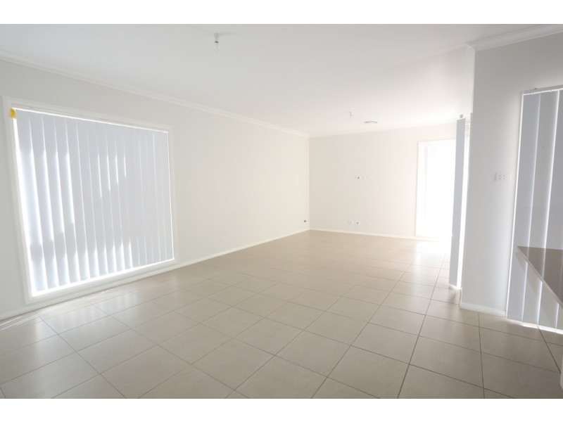 28 Empire Cct, Penrith NSW 2750