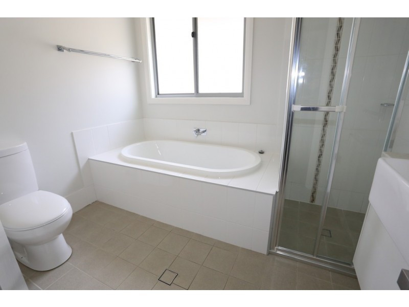 28 Empire Cct, Penrith NSW 2750