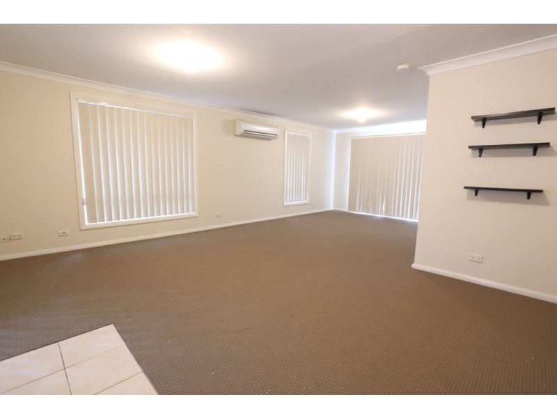 2/40 Bringelly Rd, Kingswood NSW 2747