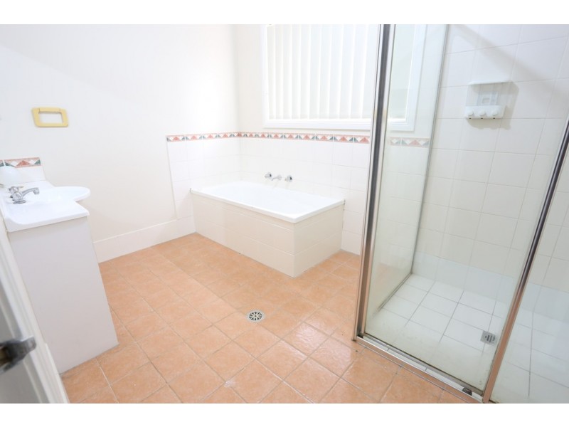 2/40 Bringelly Road, Kingswood NSW 2747