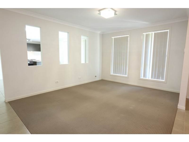 11 Silverwood Way, Claremont Meadows NSW 2747