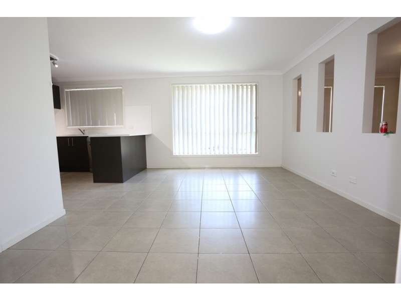 11 Silverwood Way, Claremont Meadows NSW 2747