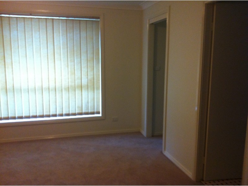 9 MacKenzie Avenue, Glenmore Park NSW 2745