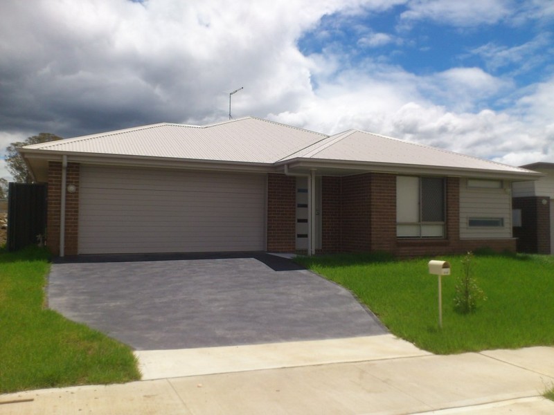 33 Darug Avenue, Glenmore Park NSW 2745