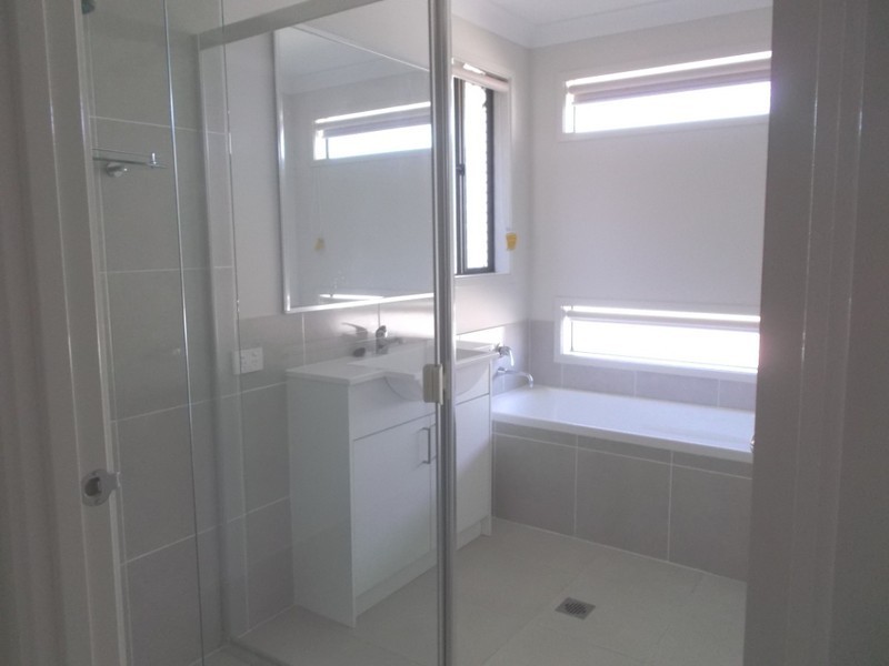 33 Darug Avenue, Glenmore Park NSW 2745