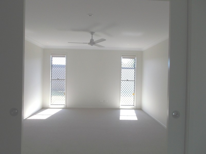 33 Darug Avenue, Glenmore Park NSW 2745