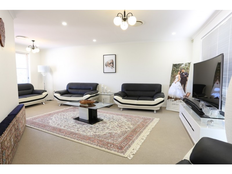 12 Chopin Crescent, Claremont Meadows NSW 2747