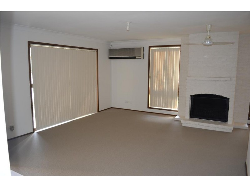 8 Pavey Place, Cranebrook NSW 2749