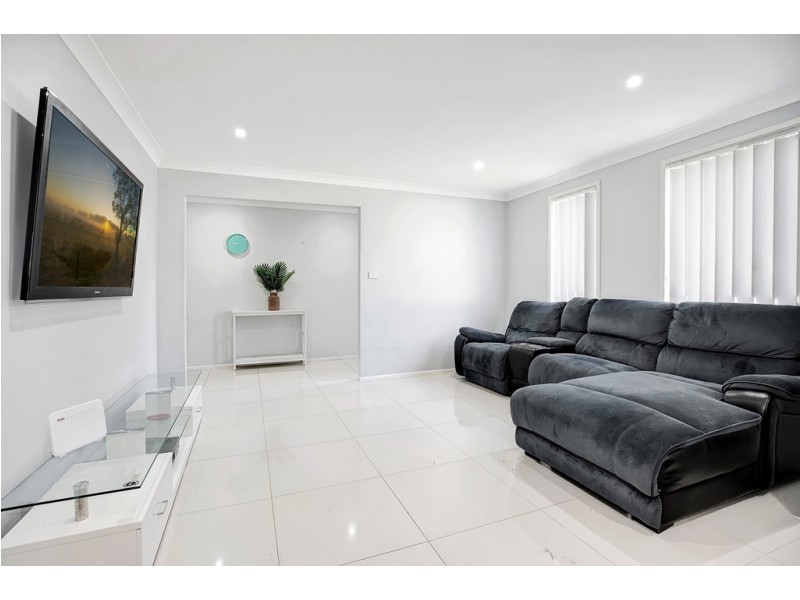 9 Woodgate Crescent, Cranebrook NSW 2749