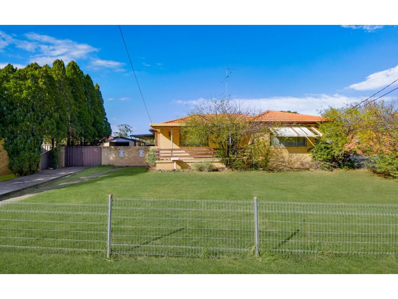 11 Munmora Place, Oxley Park NSW 2760