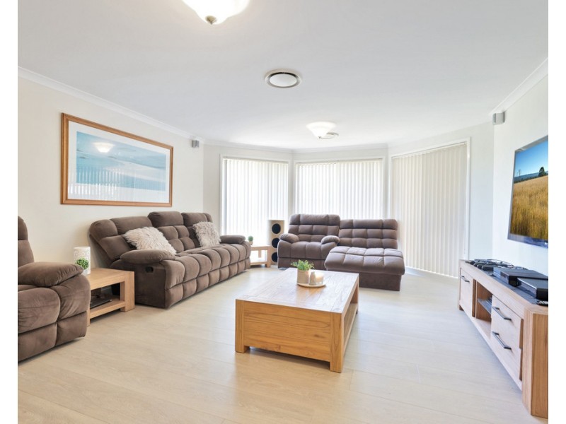 25 Windorra Avenue, Glenmore Park NSW 2745