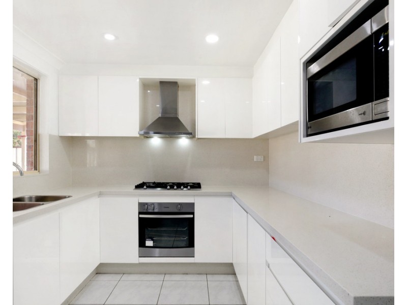 4/2 Werona Avenue, Claremont Meadows NSW 2747