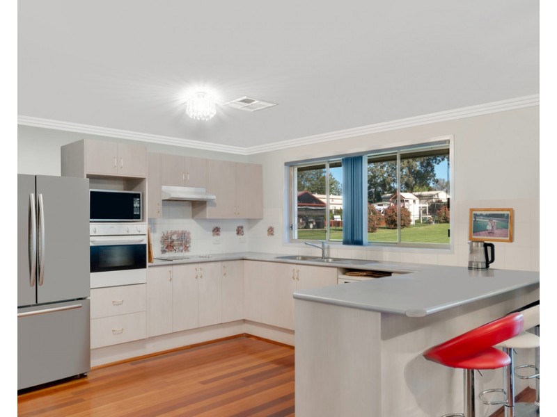 52 South Street, Glenmore Park NSW 2745