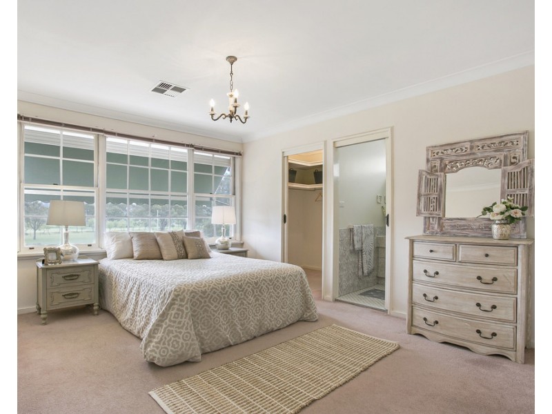 10 Racecourse Place, South Penrith NSW 2750