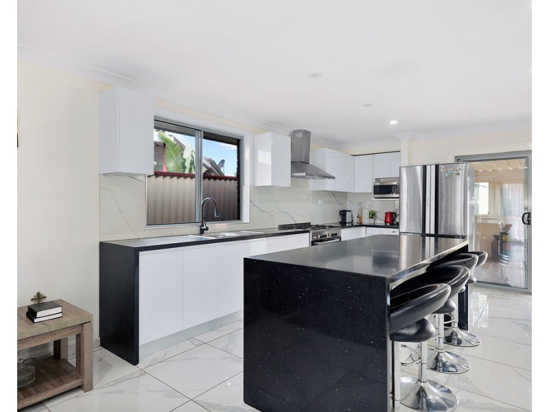 31 Beverly Place, Plumpton NSW 2761