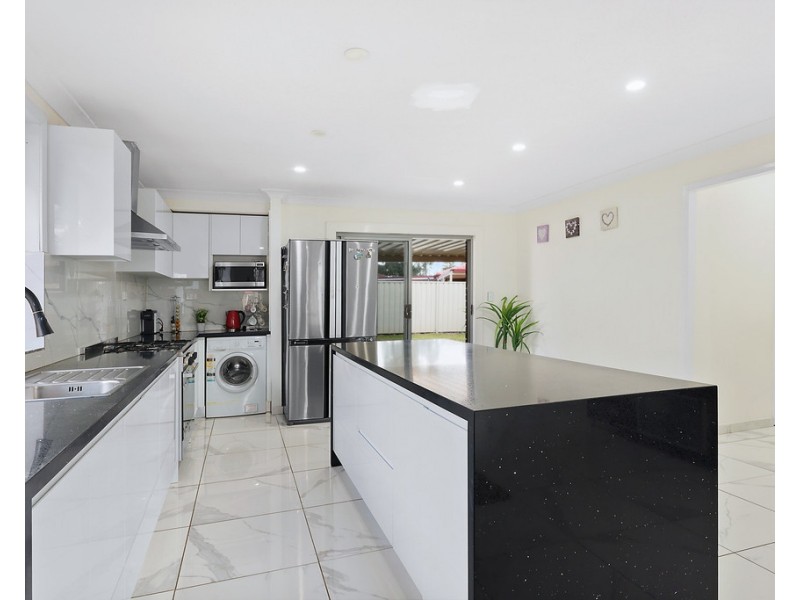 31 Beverly Place, Plumpton NSW 2761