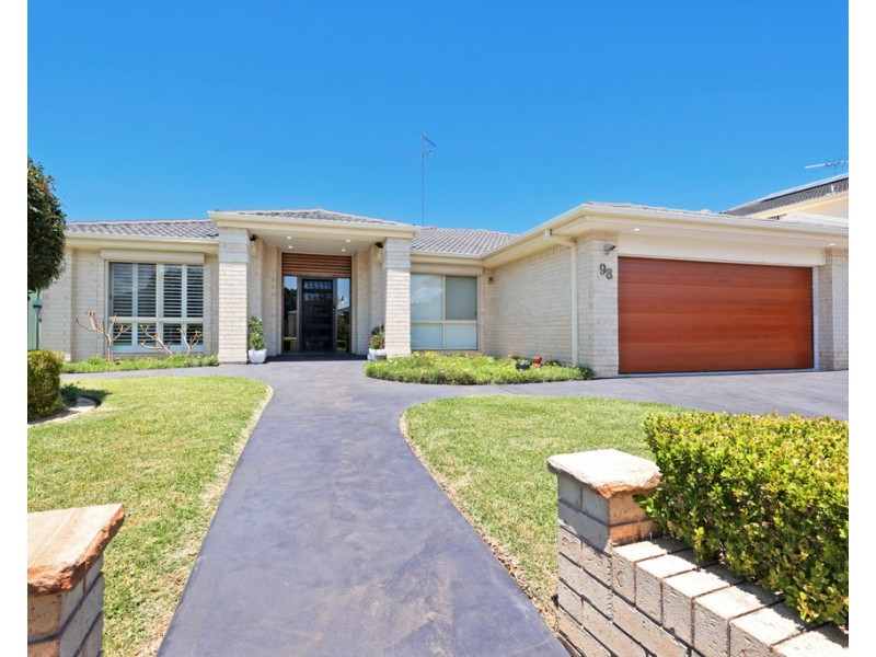 98 Glengarry Drive, Glenmore Park NSW 2745
