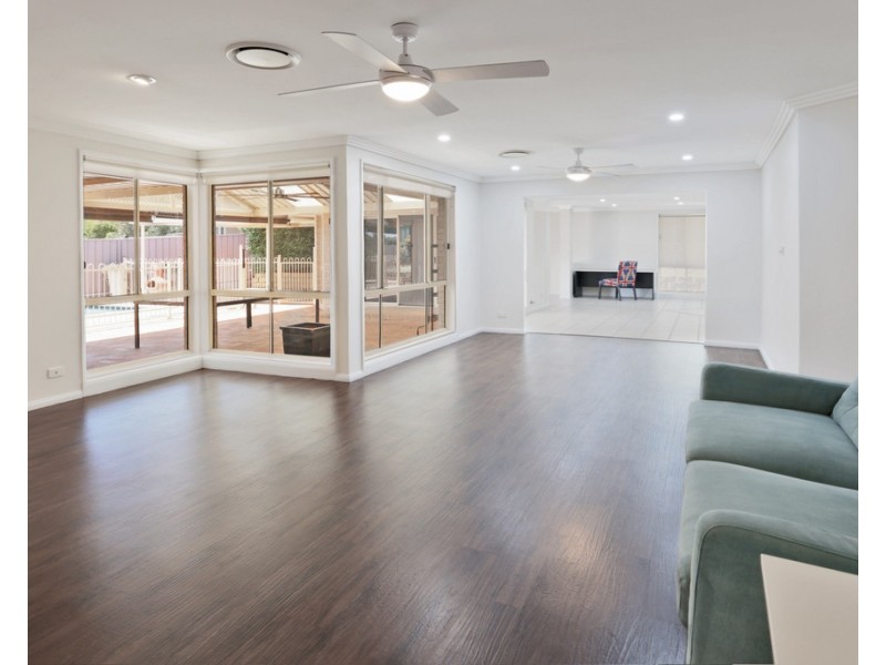 98 Glengarry Drive, Glenmore Park NSW 2745