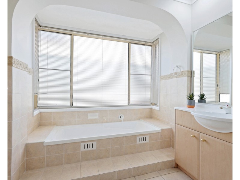 98 Glengarry Drive, Glenmore Park NSW 2745