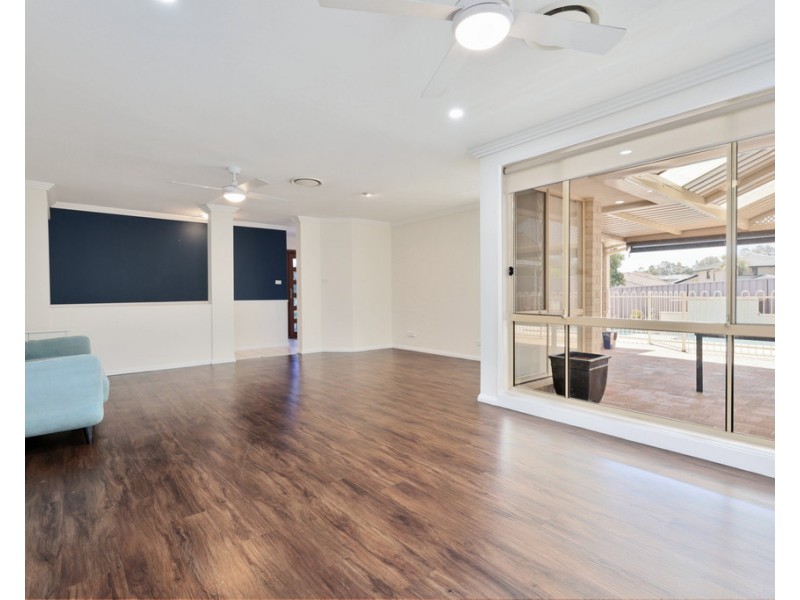 98 Glengarry Drive, Glenmore Park NSW 2745