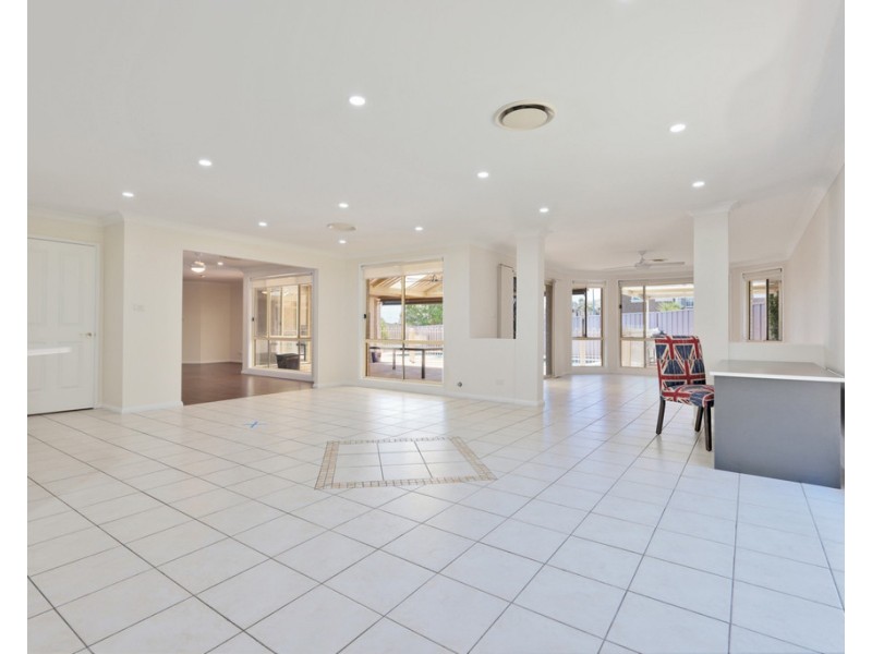 98 Glengarry Drive, Glenmore Park NSW 2745