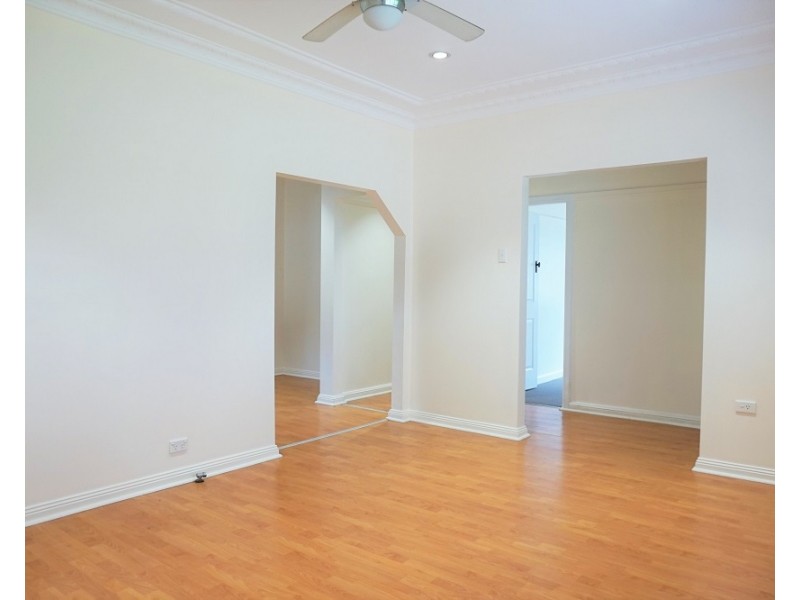 11 Smith Street, Kingswood NSW 2747