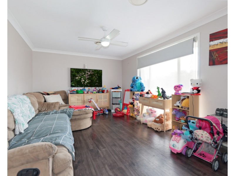102 The Lakes Drive, Glenmore Park NSW 2745