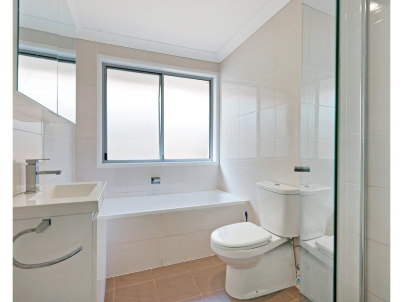 102 The Lakes Drive, Glenmore Park NSW 2745