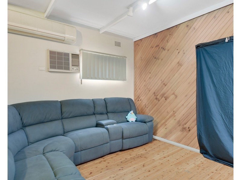 16 Worcester Road, Cambridge Park NSW 2747