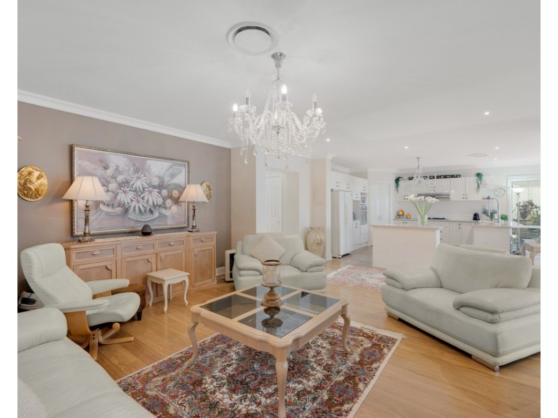 42 Waterford Way, Glenmore Park NSW 2745