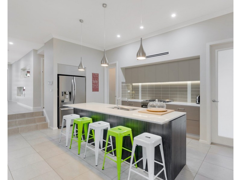 8 Pinnacle Ridge, Glenmore Park NSW 2745