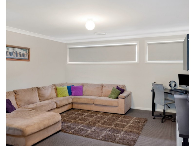 8 Pinnacle Ridge, Glenmore Park NSW 2745