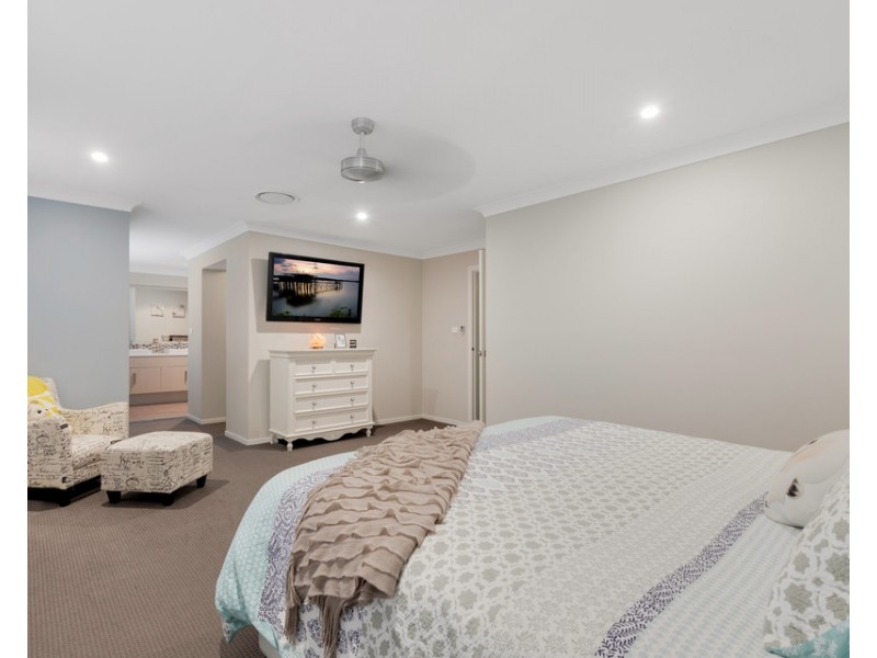 8 Pinnacle Ridge, Glenmore Park NSW 2745