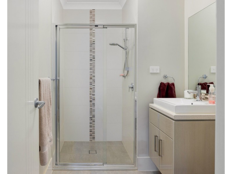 8 Pinnacle Ridge, Glenmore Park NSW 2745