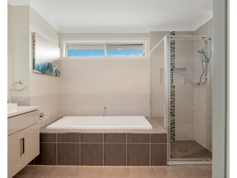 8 Pinnacle Ridge, Glenmore Park NSW 2745