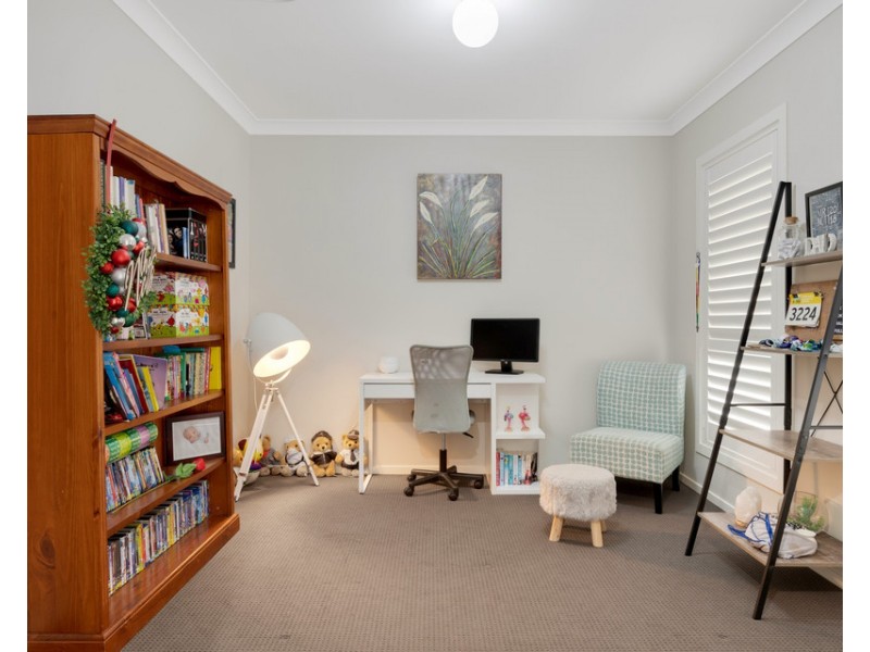 8 Pinnacle Ridge, Glenmore Park NSW 2745