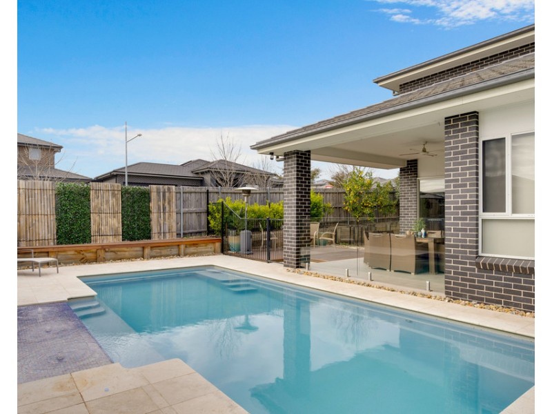 8 Pinnacle Ridge, Glenmore Park NSW 2745