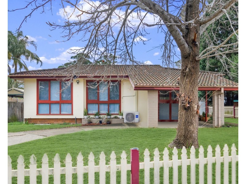 7 Hickory Place, Macquarie Fields NSW 2564