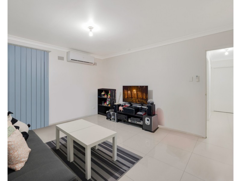 7 Hickory Place, Macquarie Fields NSW 2564