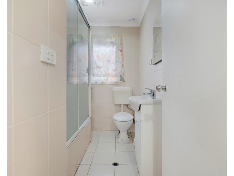 7 Hickory Place, Macquarie Fields NSW 2564