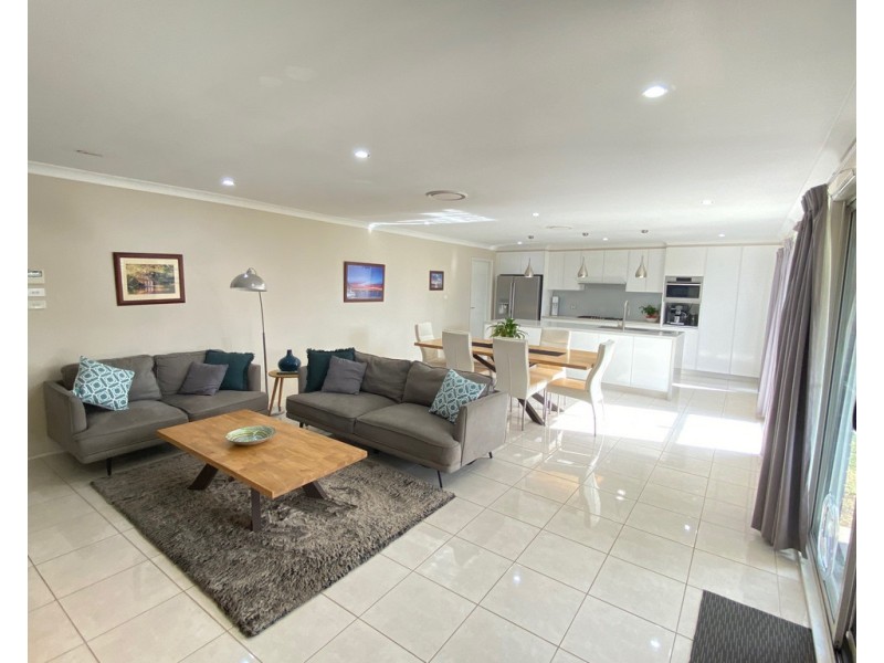 12 Nield Street, Ropes Crossing NSW 2760