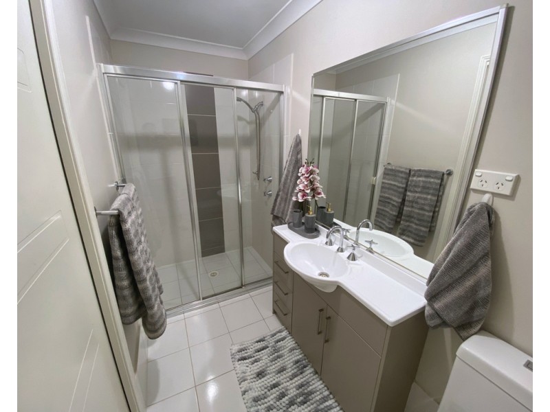 12 Nield Street, Ropes Crossing NSW 2760