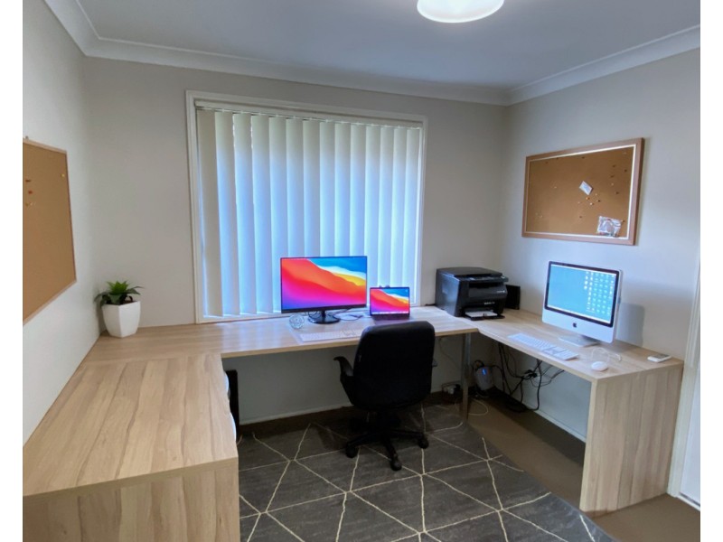 12 Nield Street, Ropes Crossing NSW 2760