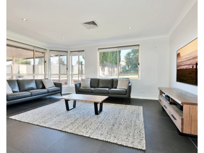 39 Woodlands Drive, Glenmore Park NSW 2745