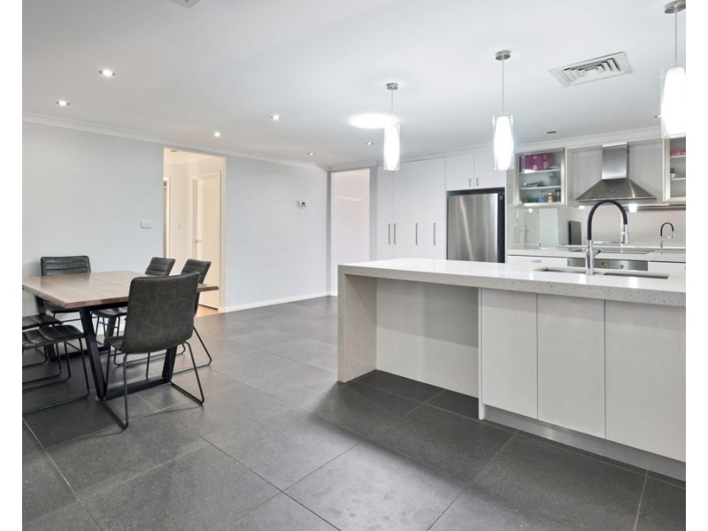 39 Woodlands Drive, Glenmore Park NSW 2745