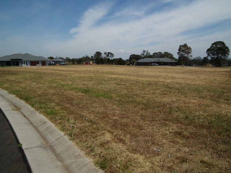 18 (LOT 72) Pennard Crescent, Luddenham NSW 2745