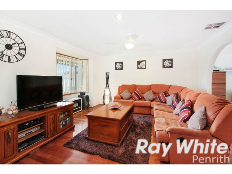 17 Barron Field Drive, Glenmore Park NSW 2745