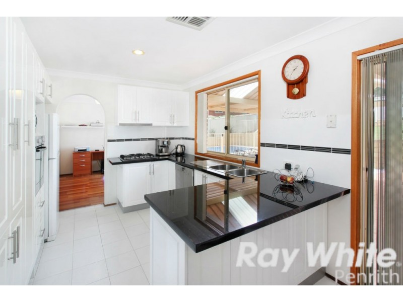 17 Barron Field Drive, Glenmore Park NSW 2745