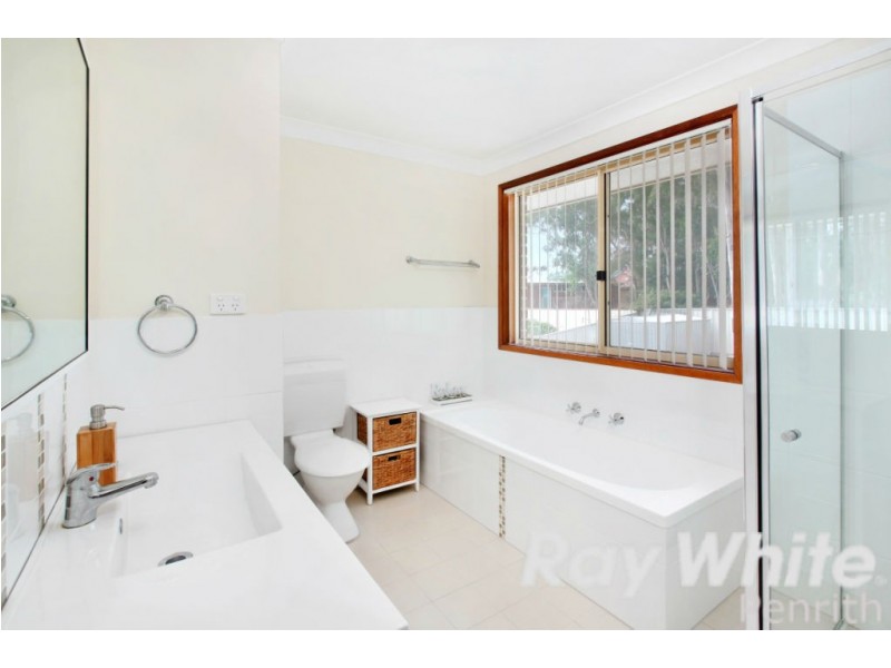 17 Barron Field Drive, Glenmore Park NSW 2745